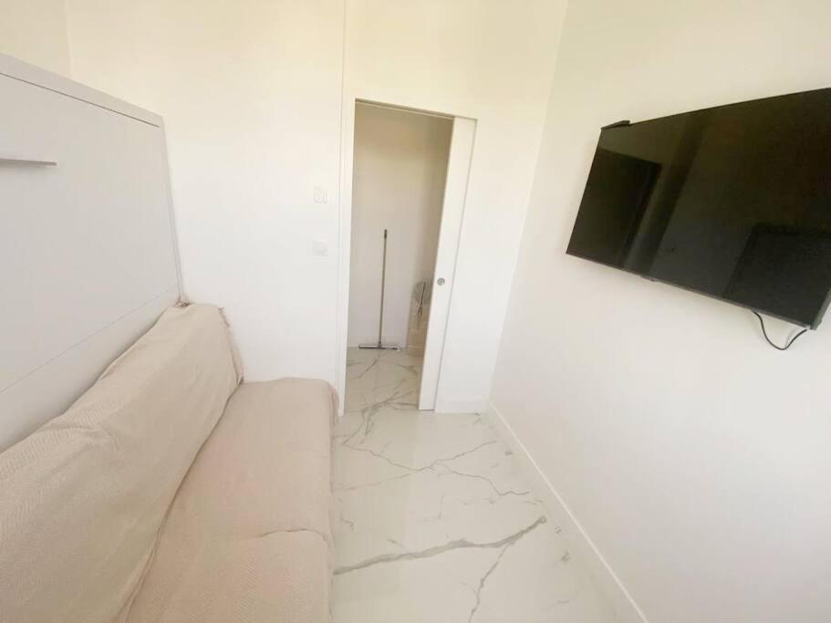 2p Idealement Place Les Pins Apartment